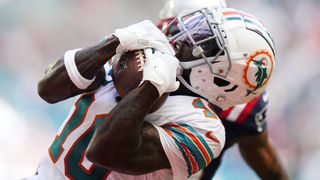 Tyreek Hill catches the ball ahead of the Dolphins vs Chiefs live stream