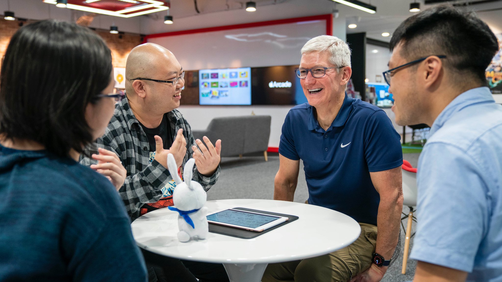 Tim Cook visits Singapore to meet with Apple Arcade developers, coding ...