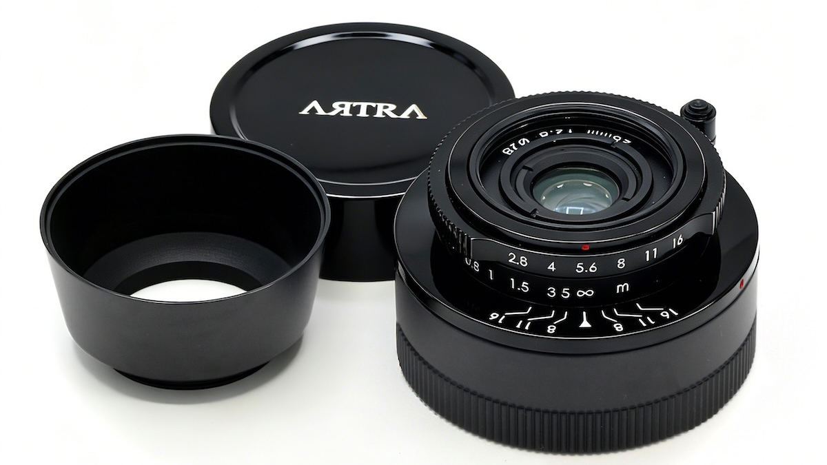 ARTRALAB 28mm f/2.8 in brass and black gloss paint