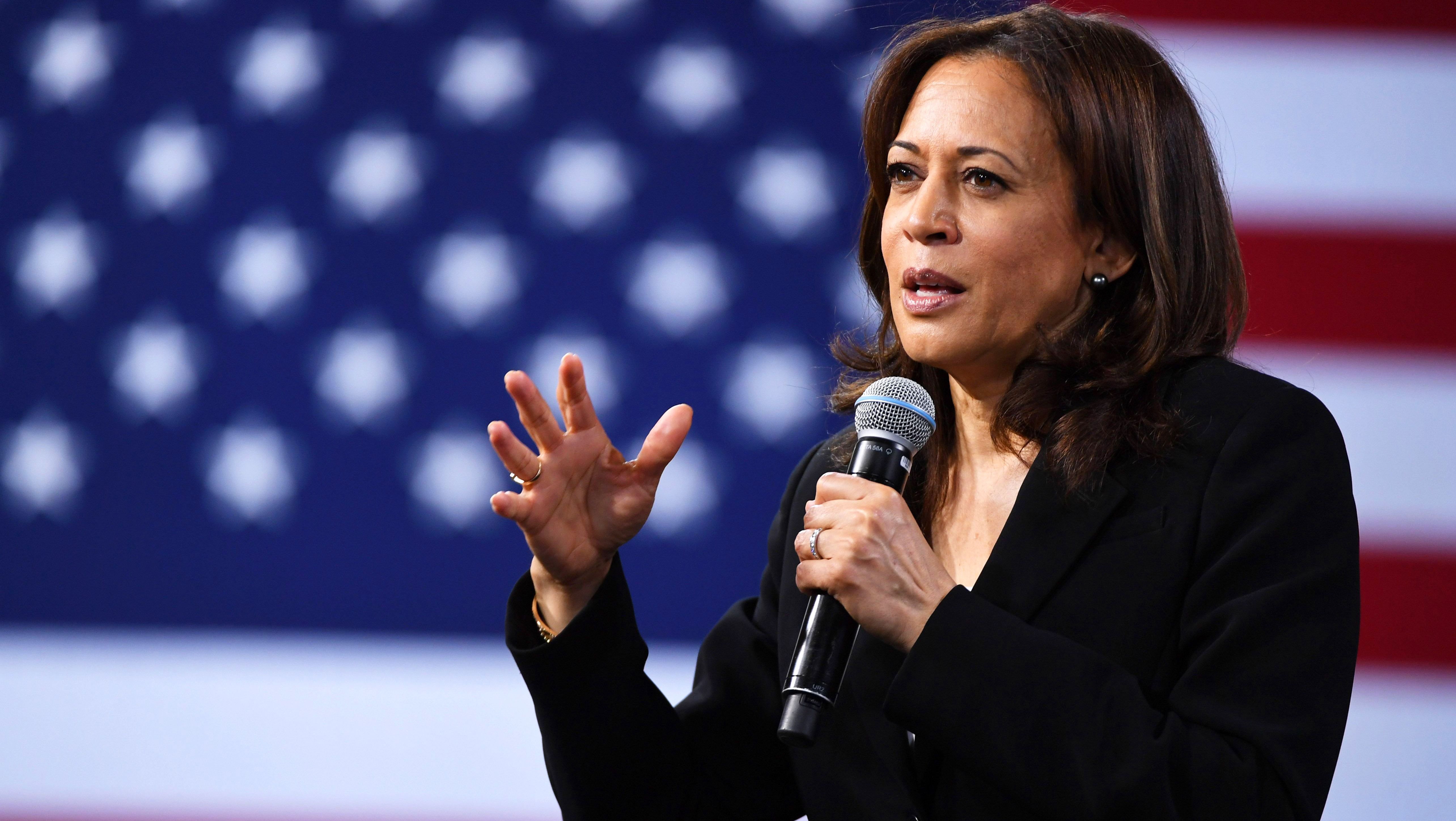democratic presidential candidates attend forum on wages and working people
