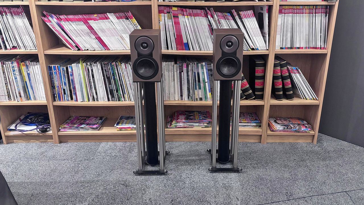 Dali Sonik 1 standmount speakers