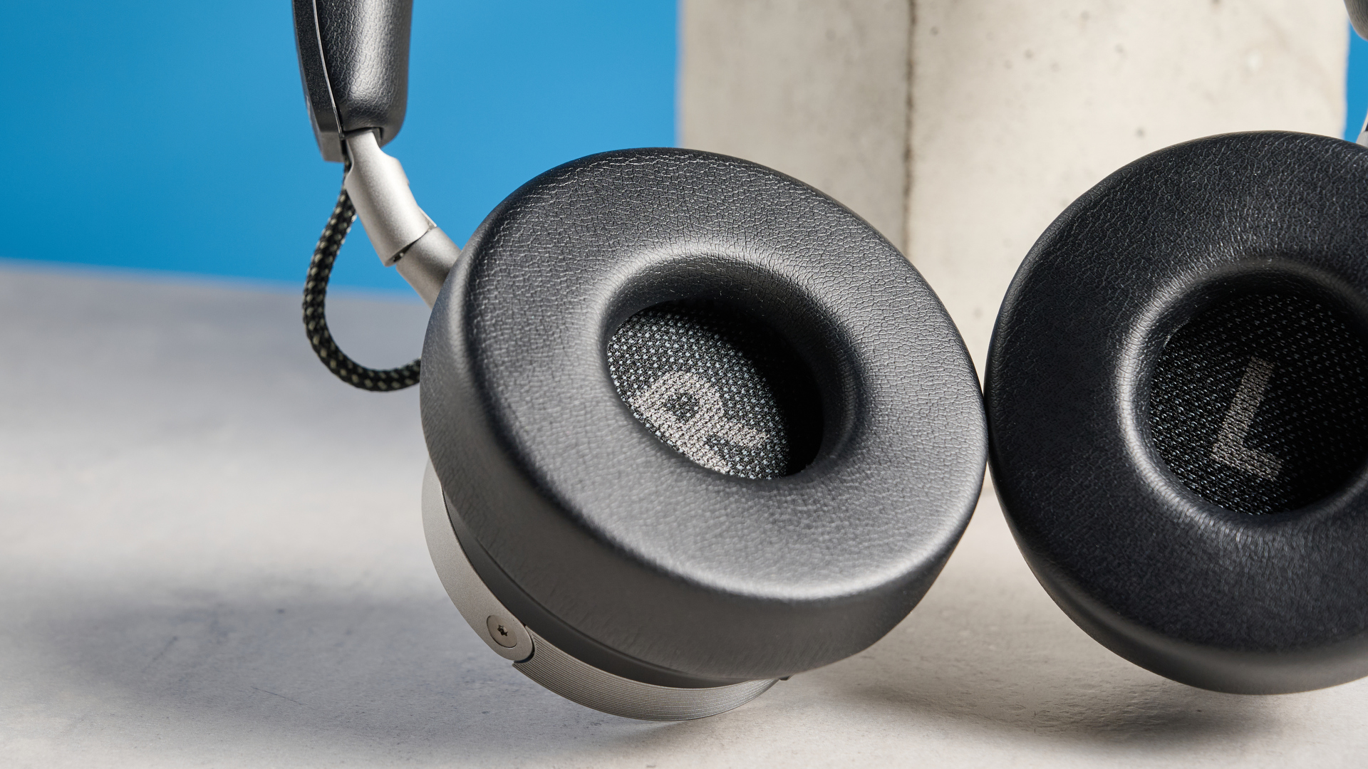 Beyerdynamic Aventho 100 on-ear headphones