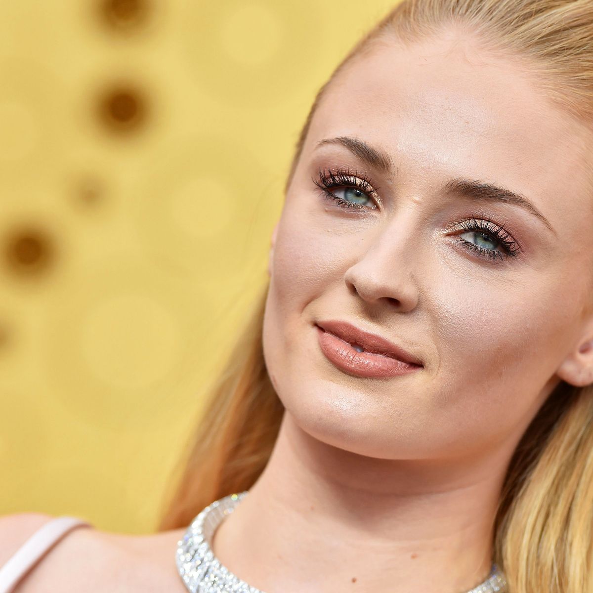 Pregnant Sophie Turner Glowed In A Crop Top And Leggings Marie Claire 1225