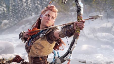 Horizon's Aloy getting ready to shoot an arrow 