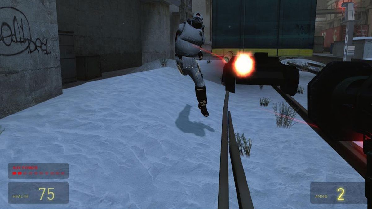 Half-Life 2 deathmatch screenshot showing online multiplayer action