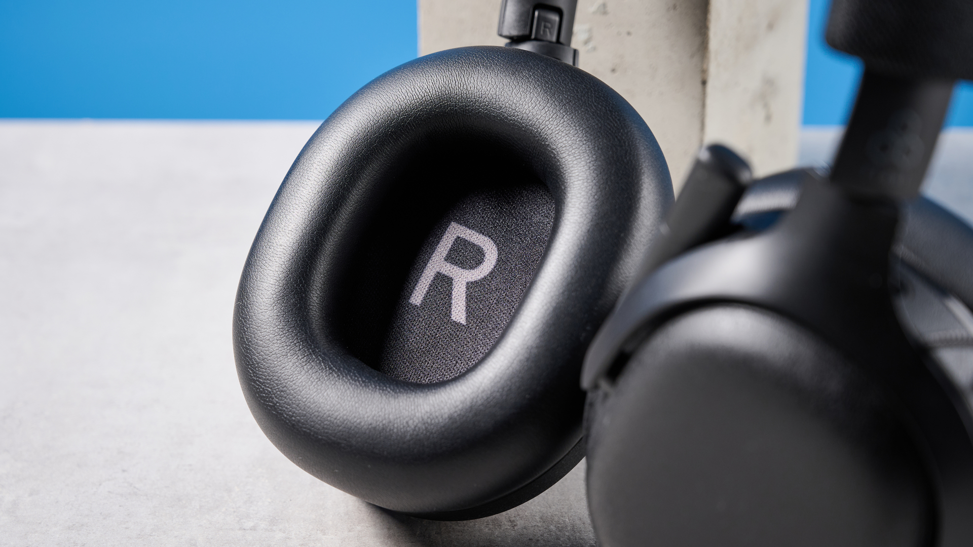 Final VR3000 EX wireless gaming headset