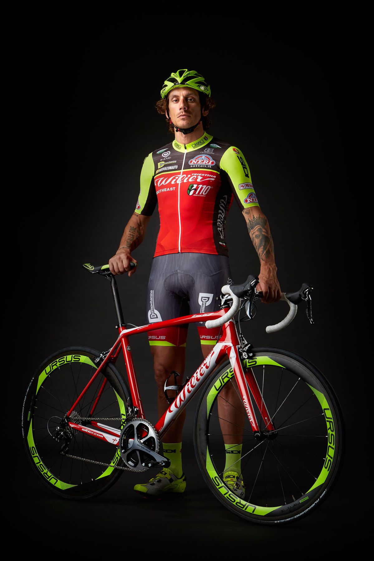 Filippo Pozzato shows the new team kit.