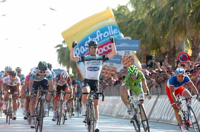 Mark Cavendish (Omega Pharma-Quick Step) beat Viviani and Bouhanni