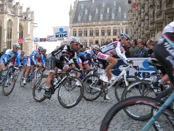 The peloton completes a start lap in Leuven