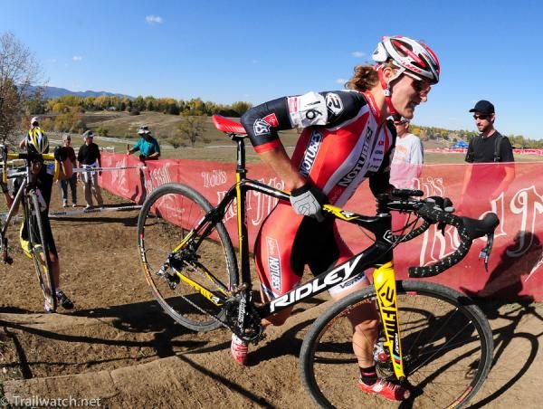 Mical Dyck (NoTubes Elite Women's Team) running the uphill steps