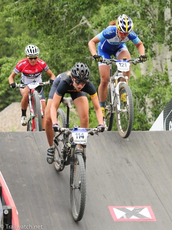 Lea Davison (Specialized) had her hands full against the two Luna riders
