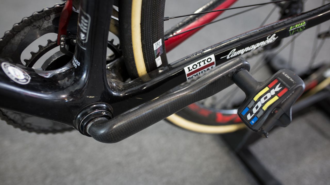 180mm Lightning cranks are used as Campagnolo don't yet offer 180mm cranks