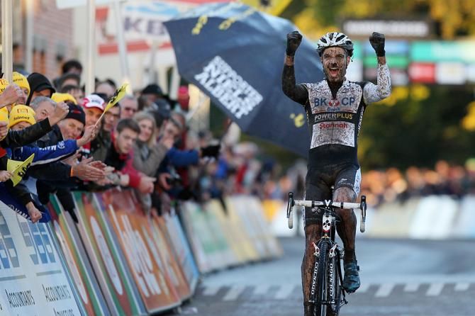 Niels Albert celebrates his first big win of the 2013-2014 season in Hamme-Zogge.