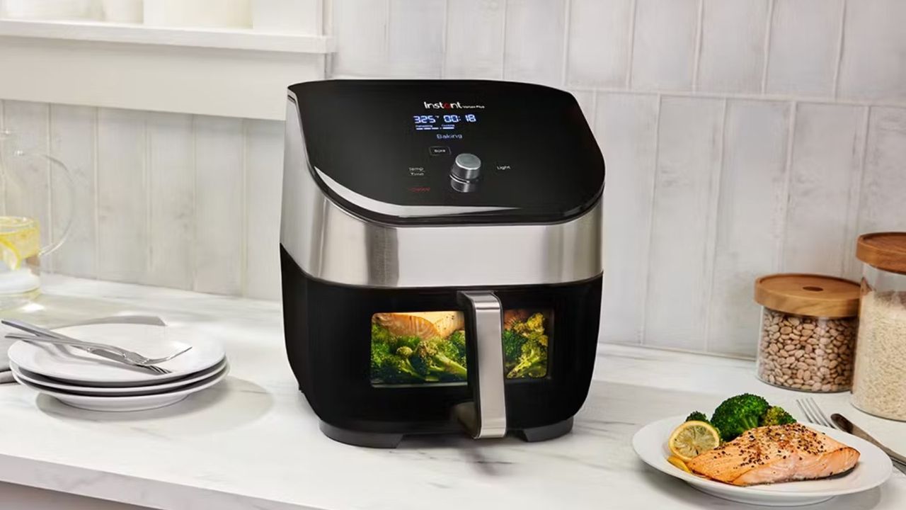 One of the best air fryers, an Instant Vortex Plus with Odorease and Clear Cook making salmon.