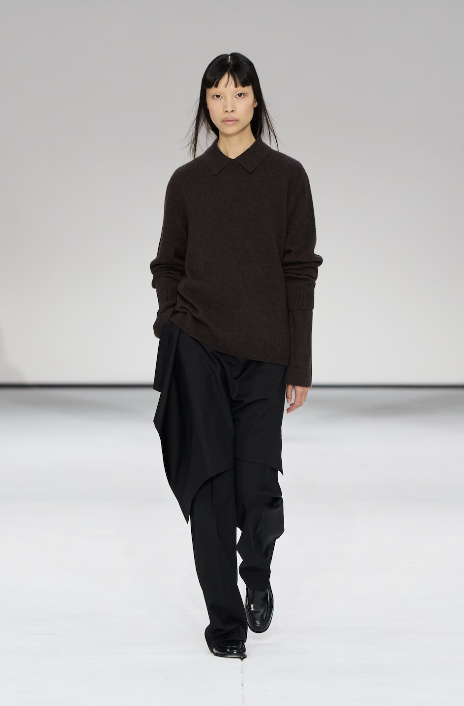 A look from the Cos Autumn/Winter 2025 Runway Show