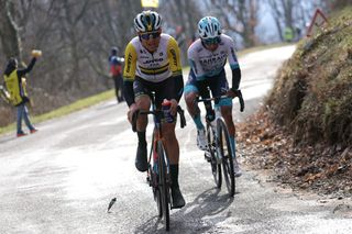Team Jayco Alula's Australian cyclist Lucas Plapp (L) and Bahrain Victorious's Colombian cyclist Santiago Buitrago ride in the lead during the 4th stage of the Paris-Nice cycling race, 183 km between Chalon-sur-Saone and Mont Brouilly, on March 6, 2024. (Photo by Thomas SAMSON / AFP)