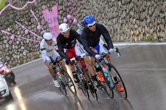 Fabio Felline (Androni Giocattoli) at the head of the five-man break