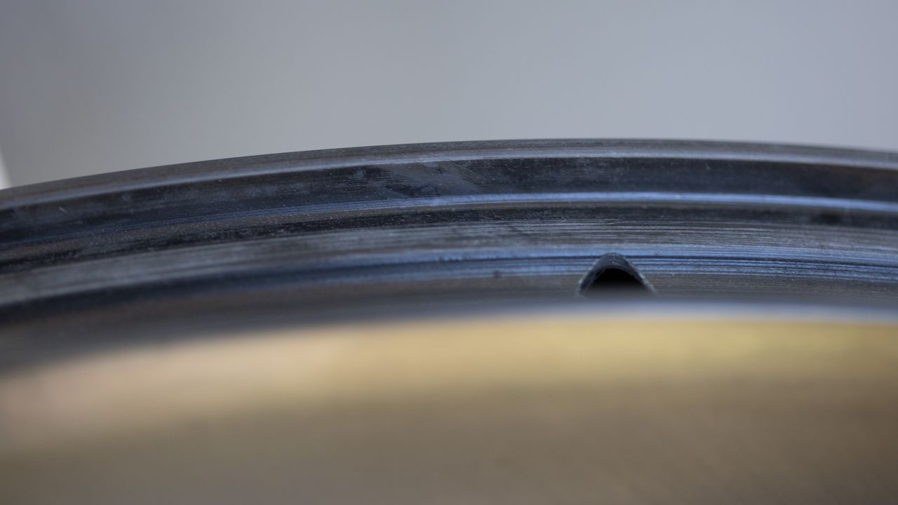 Enve SES 4.5 Wheelset detail of hookless bead