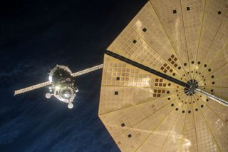 Expedition 46 Soyuz Approaches International Space Station