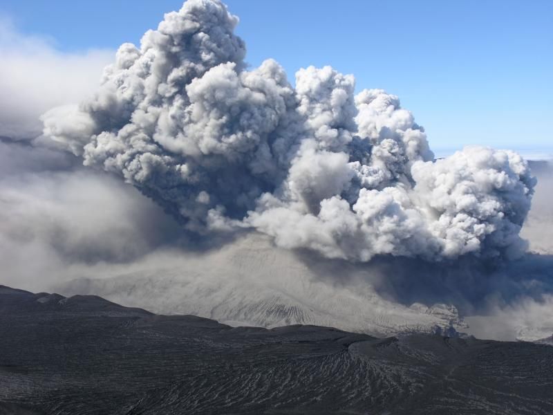 'Whistling' Volcanic Lightning Heard Halfway Around the World | Live ...