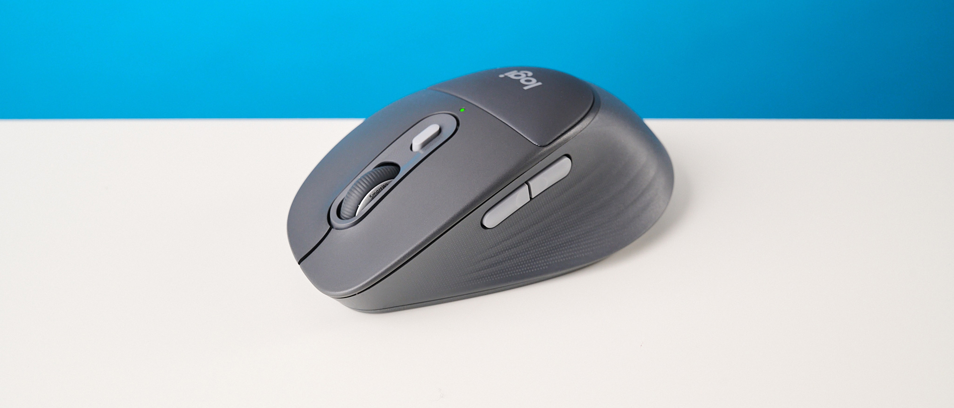 A Logitech Signature Comfort Plus M850L mouse