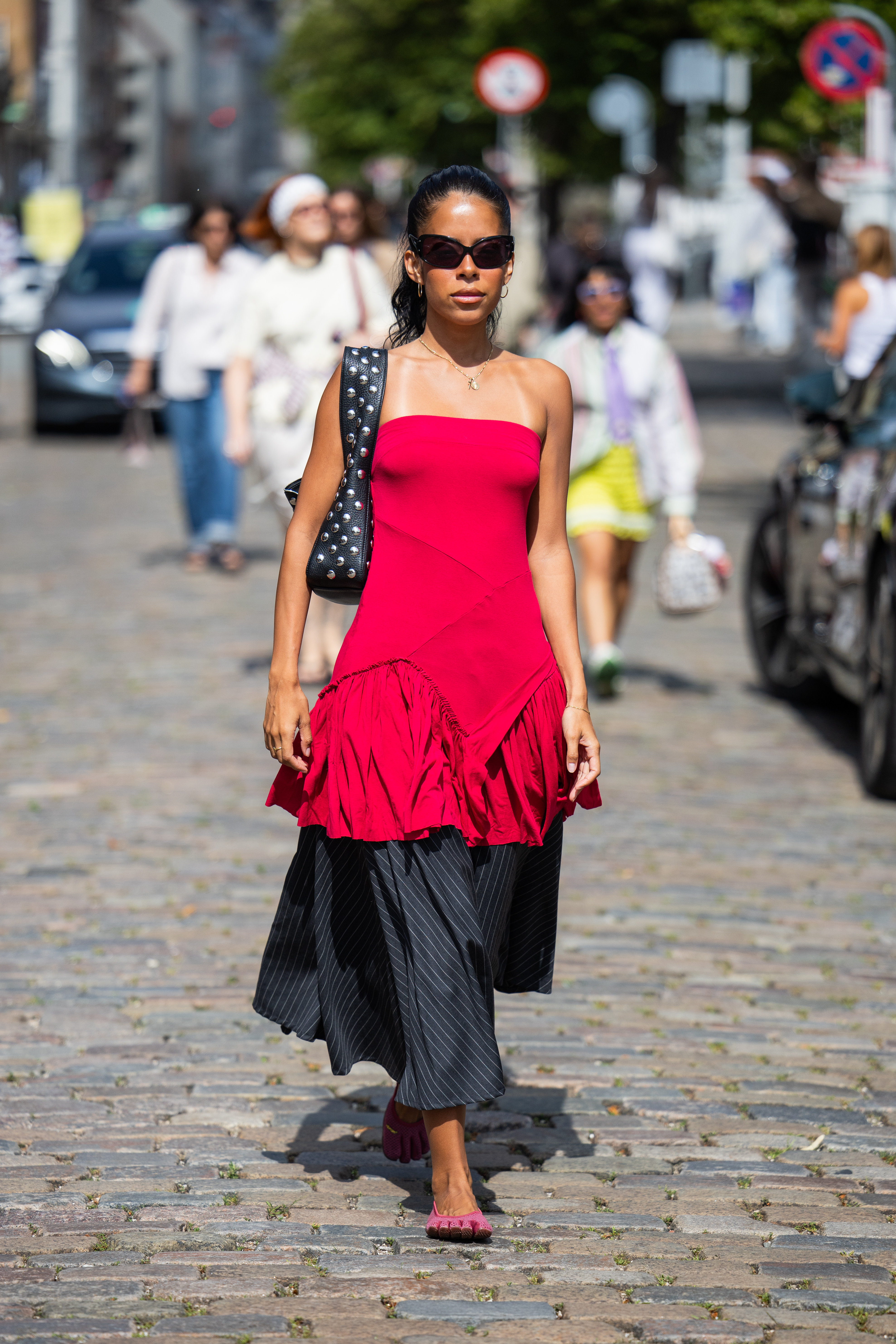 women wearing vibram fivefingers shoes out in street style