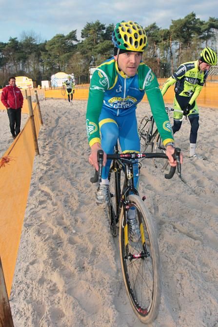 Bart Aernouts (AA Drink) checks out the sandy 'cross nationals course in Mol.