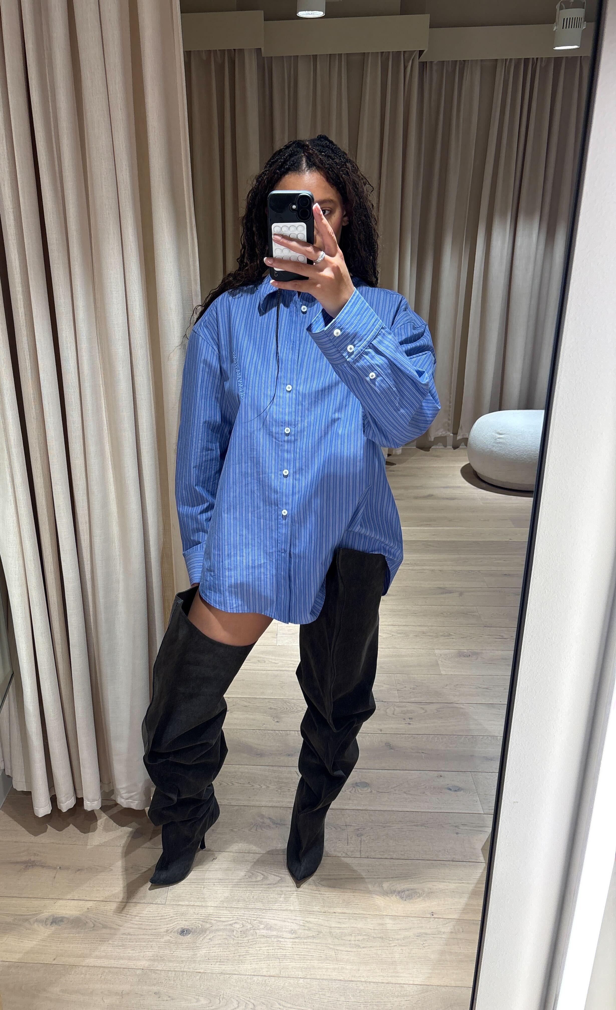 Influencer wearing knee high boots for winter.