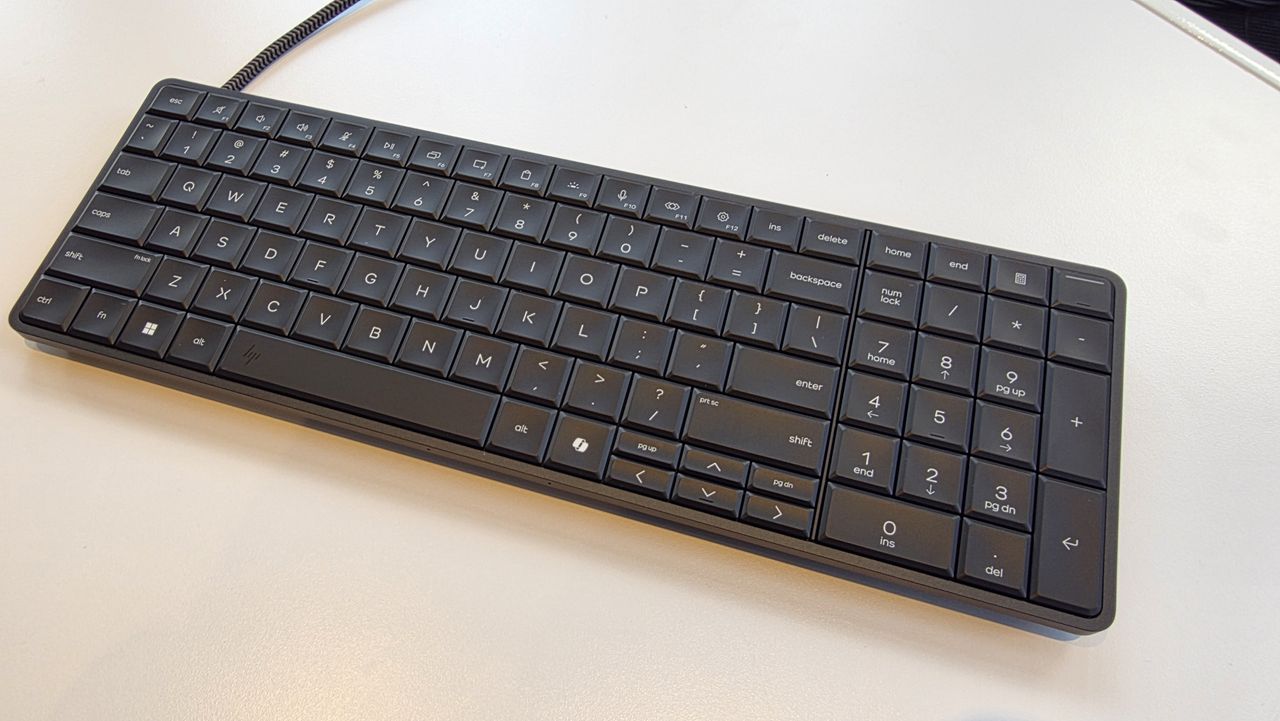 HP EliteBoard G1a on a desk