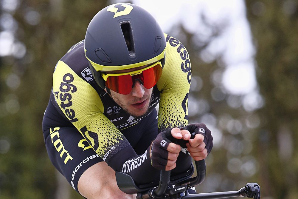 Simon Yates en route to winning the Paris-Nice time trial