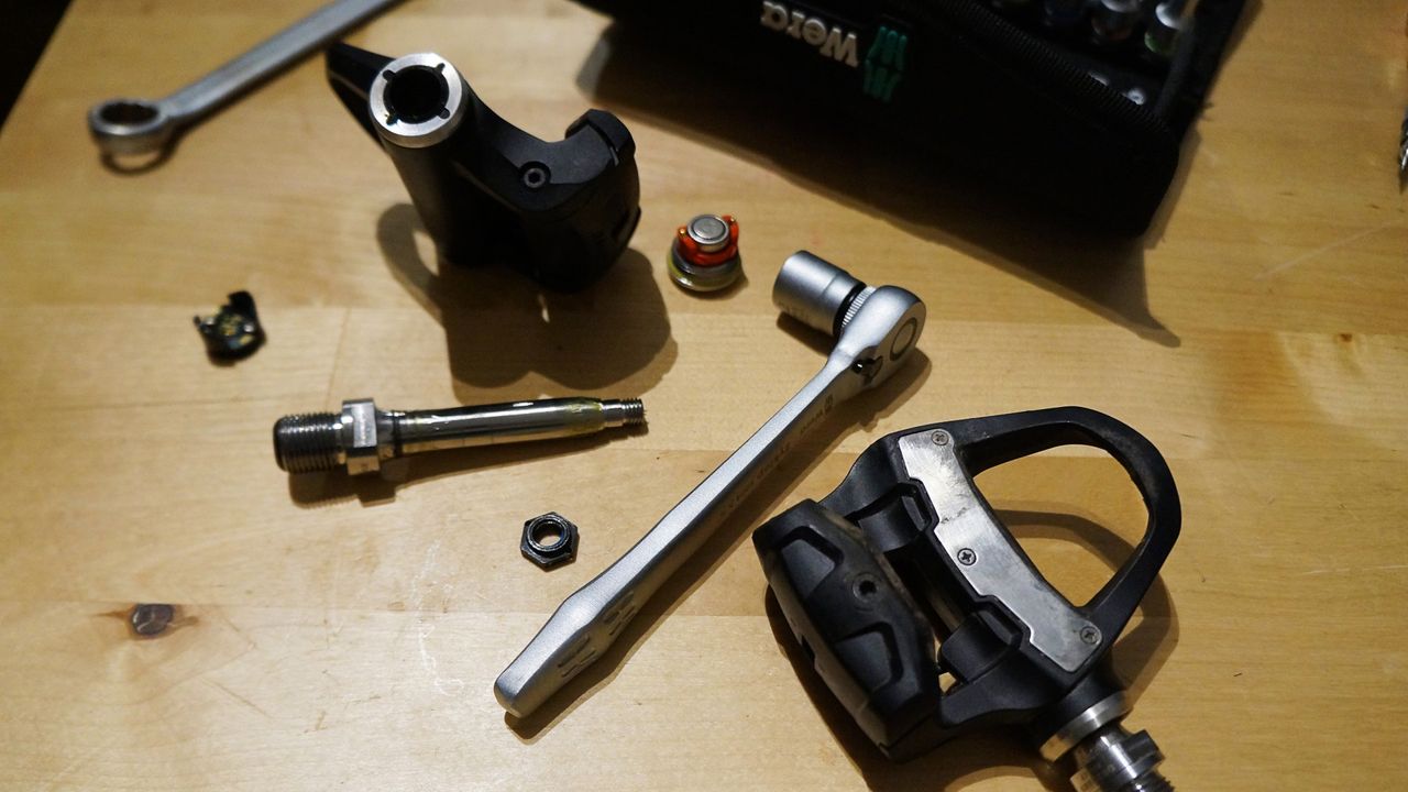 Image shows Garmin rally pedals