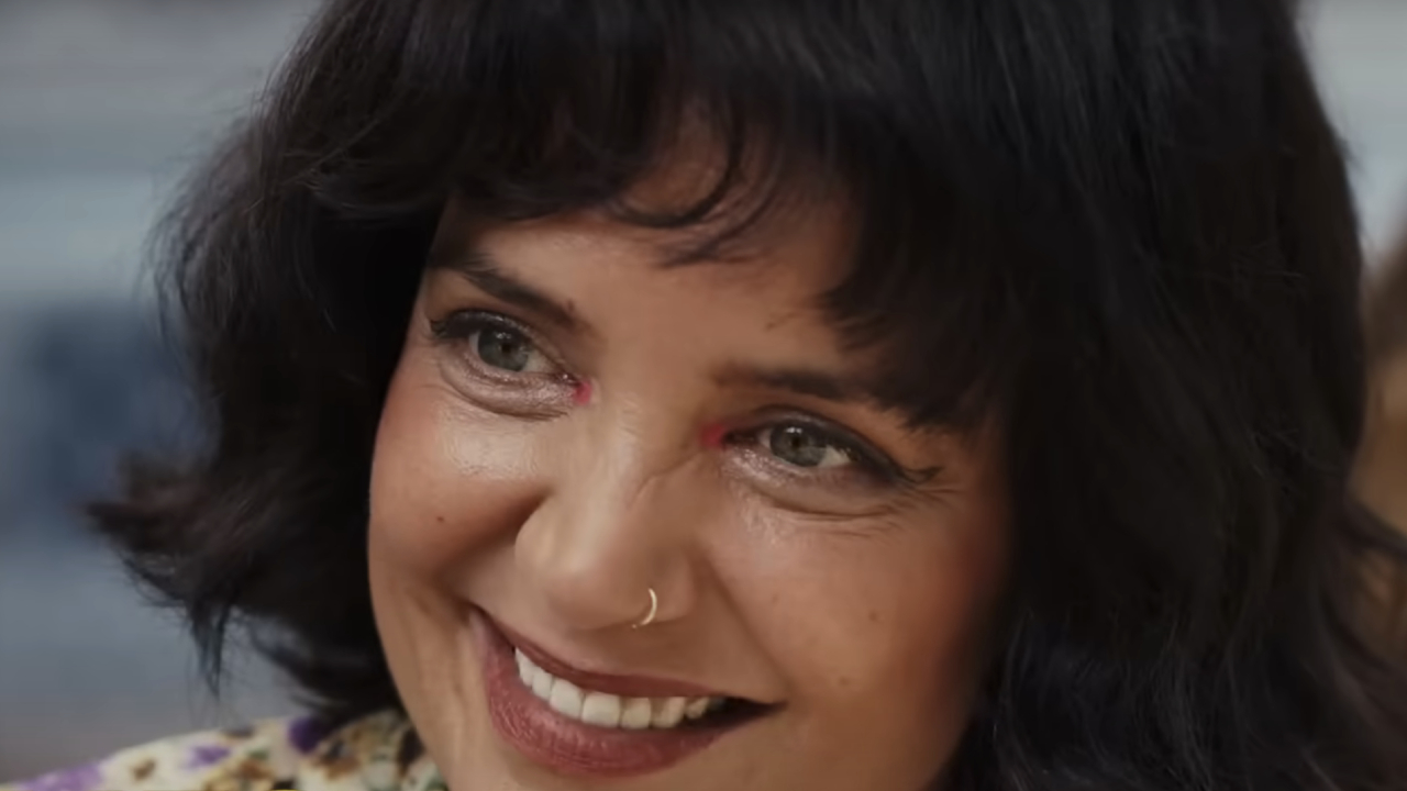 Katie Holmes smiling in Poker Face
