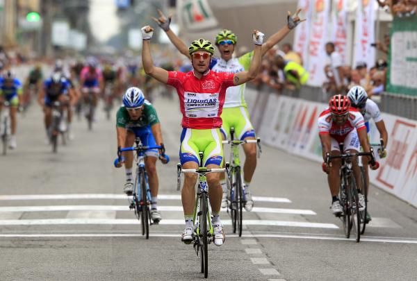Elia Viviani (Liquigas-Cannondale) was led out by Daniel Oss.
