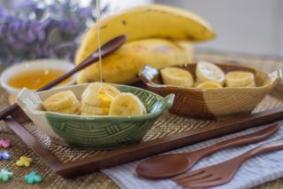 Low calorie breakfast: Banana and honey