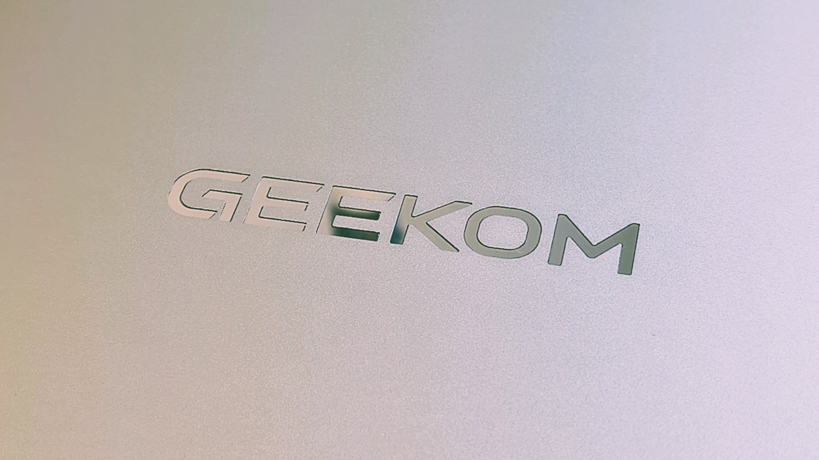 Geekom GeekBook X16 Pro