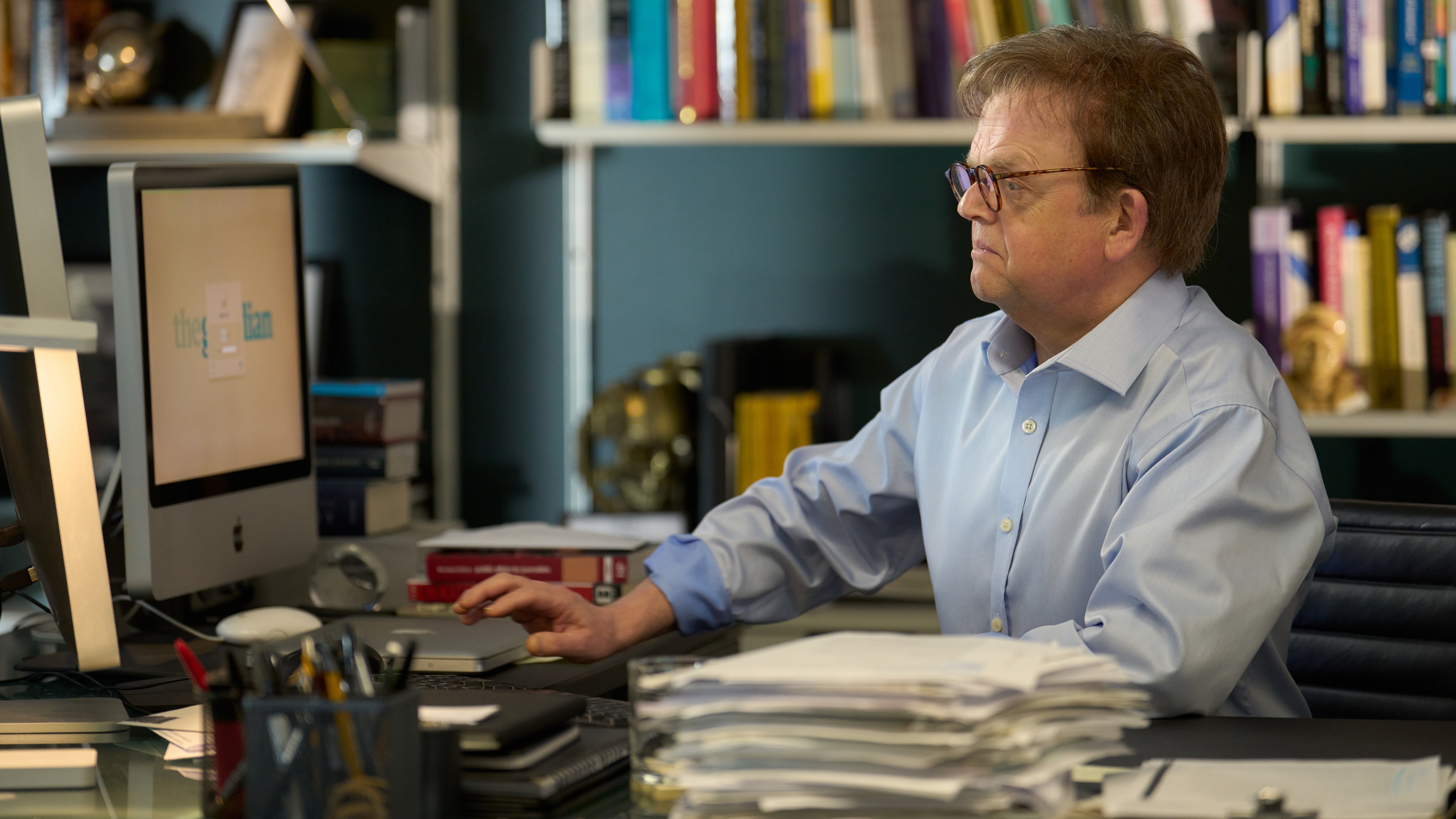 TOBY JONES as Alan Rusdridger in The Hack