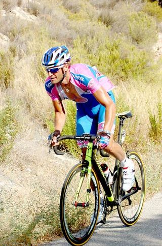 Alessandro Petacchi (Lampre ISD) climbs