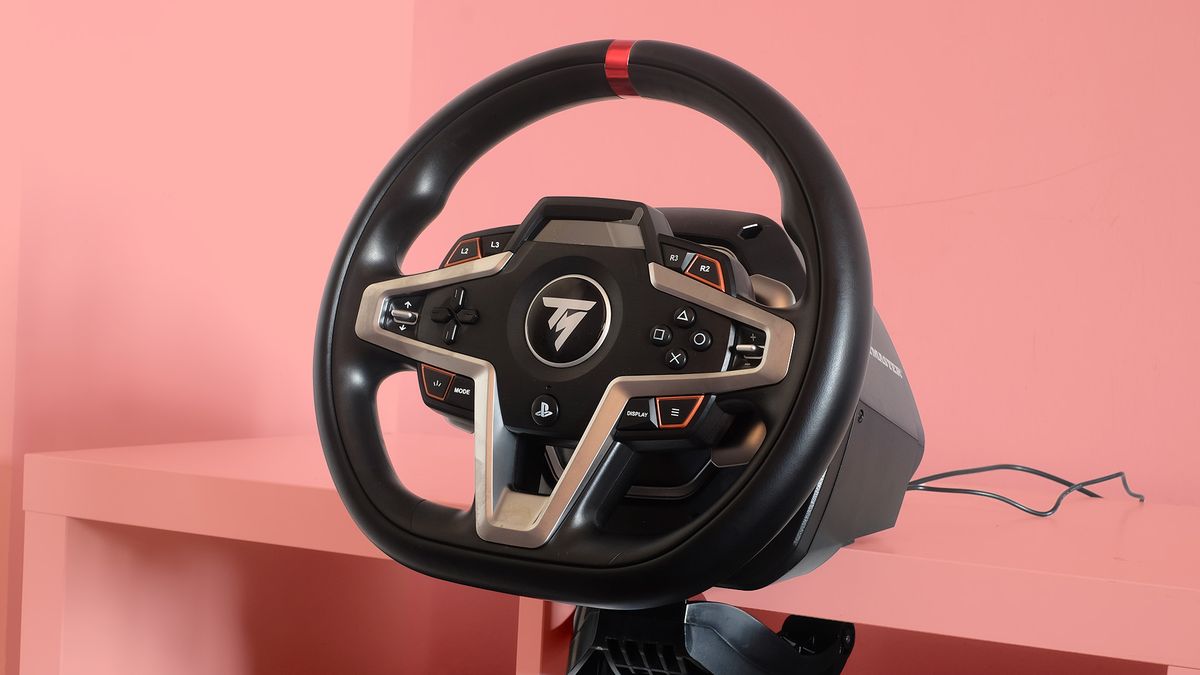 Save over £80 on the Logitech G923 racing wheel