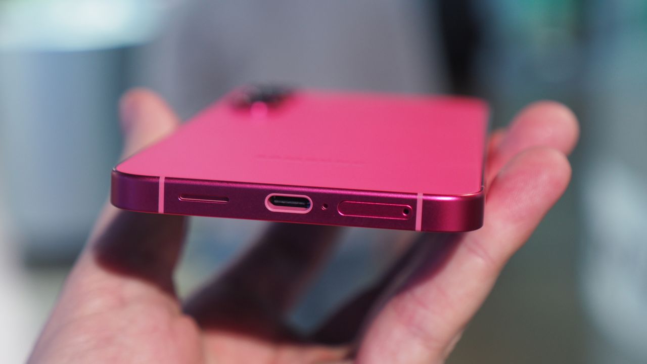 Samsung Galaxy S25 review &ndash;&nbsp;in Coral Red