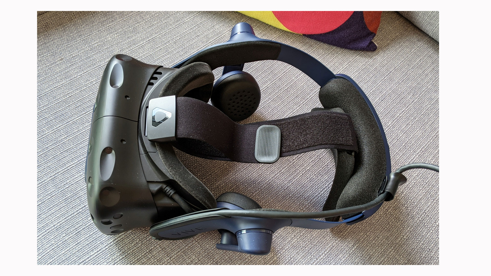 Image shows a top view of the HTC Vive Pro 2 headset.