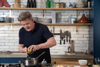 Gordon Ramsay uses HexClad