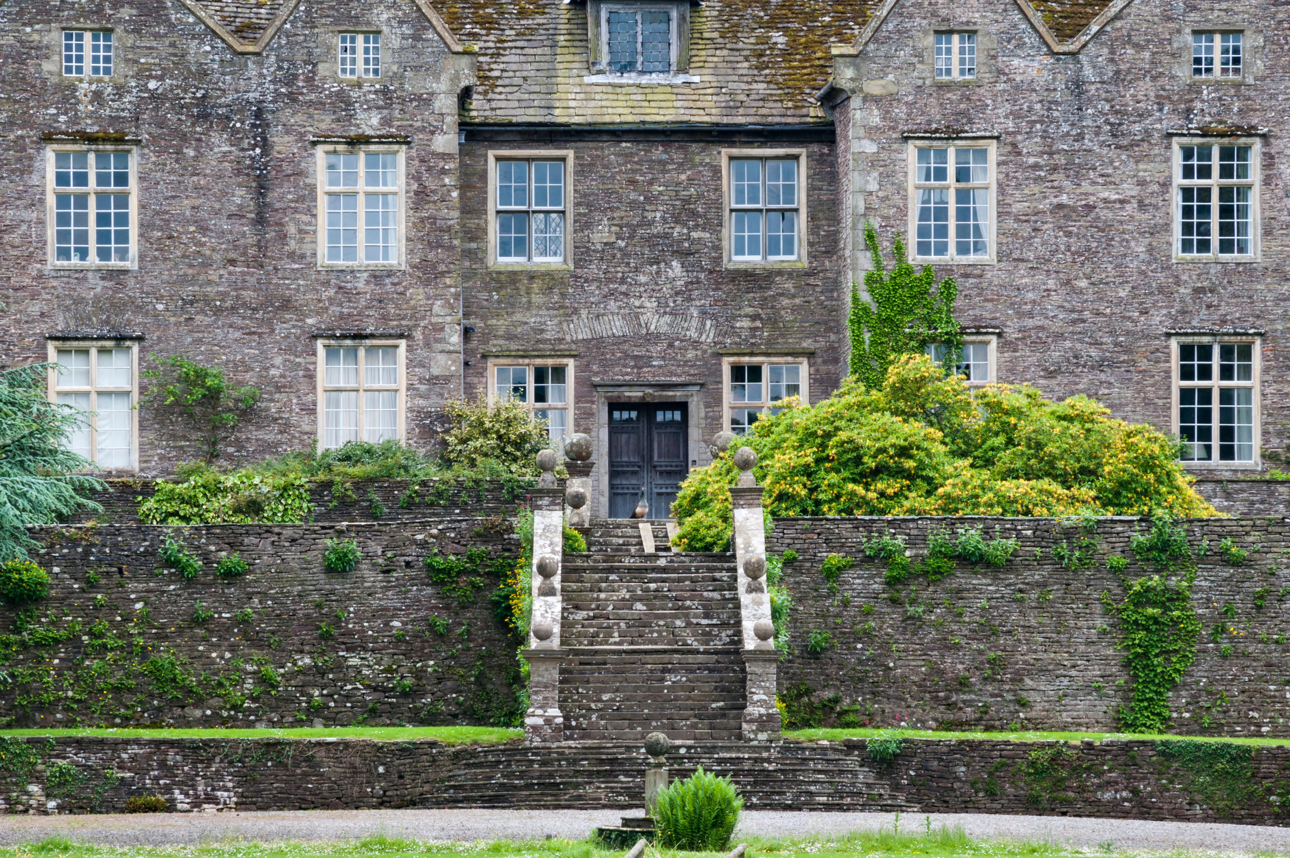 Llanvihangel Court facade