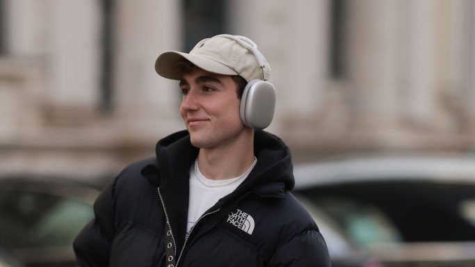 Sony did a great job with the new XM5 but I'm still going with the AirPods  Max. Ask me anything about how these compare. : r/airpods