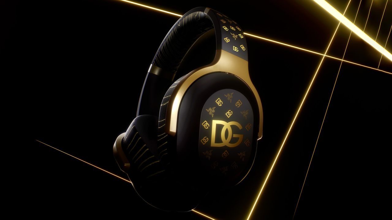RazerCon 2023 announcement images with golden accessories.