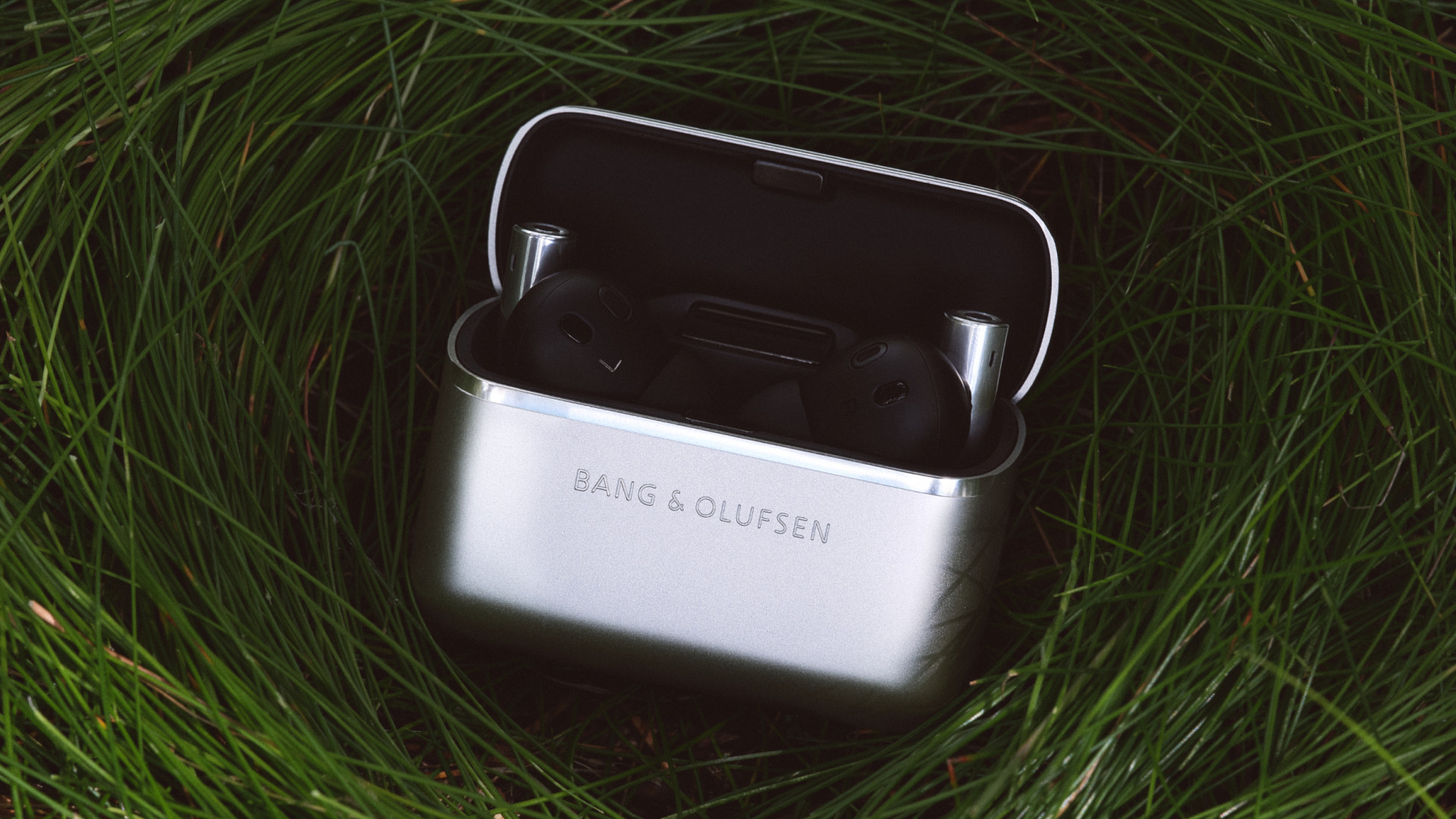 Bang &amp;amp; Olufsen Beo Grace earbuds