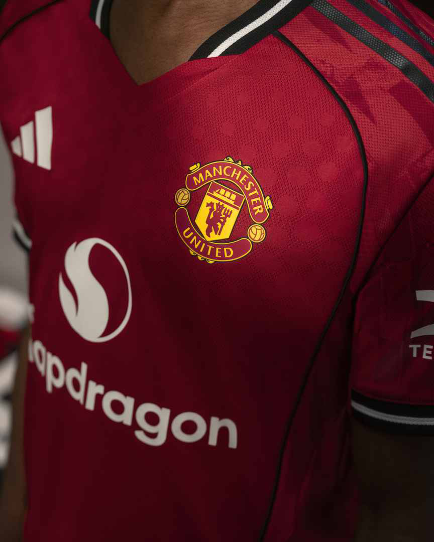 Adidas Manchester United home kit 2025/26