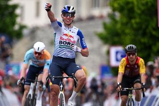 4 Jours de Dunkerque: Laurence Pithie surges past Lewis Askey on twisty finale for win on opening stage