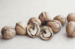 What to eat when pregnant: nuts