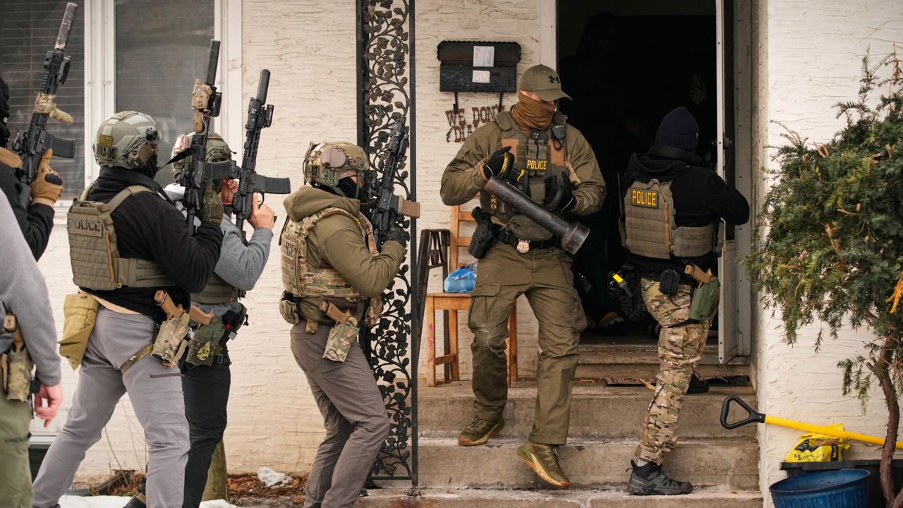 ICE agents break down door of immigrant in Minneapolis with battering ram, without warrant