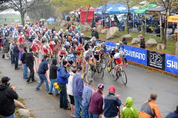 Big crowds and a big field for the elite men in Gloucester